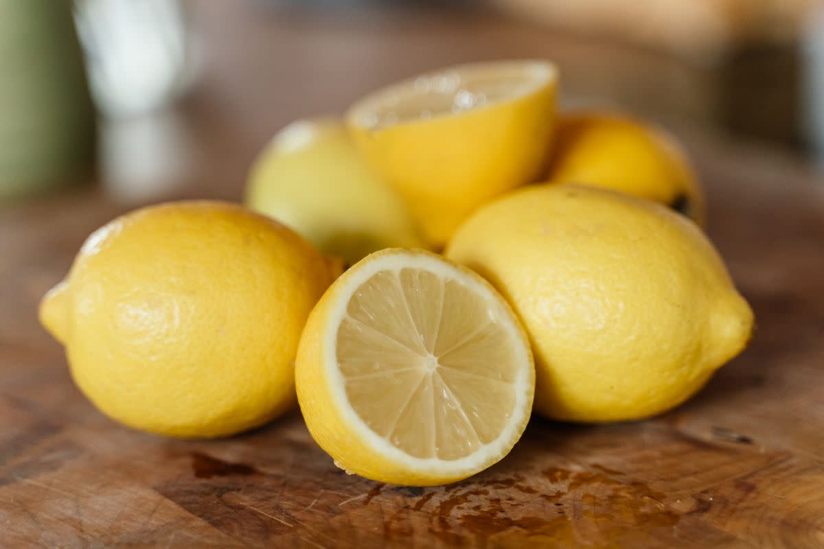Citron zůstane čerstvý dvakrát déle. Stačí před vložením do ledničky udělat následující