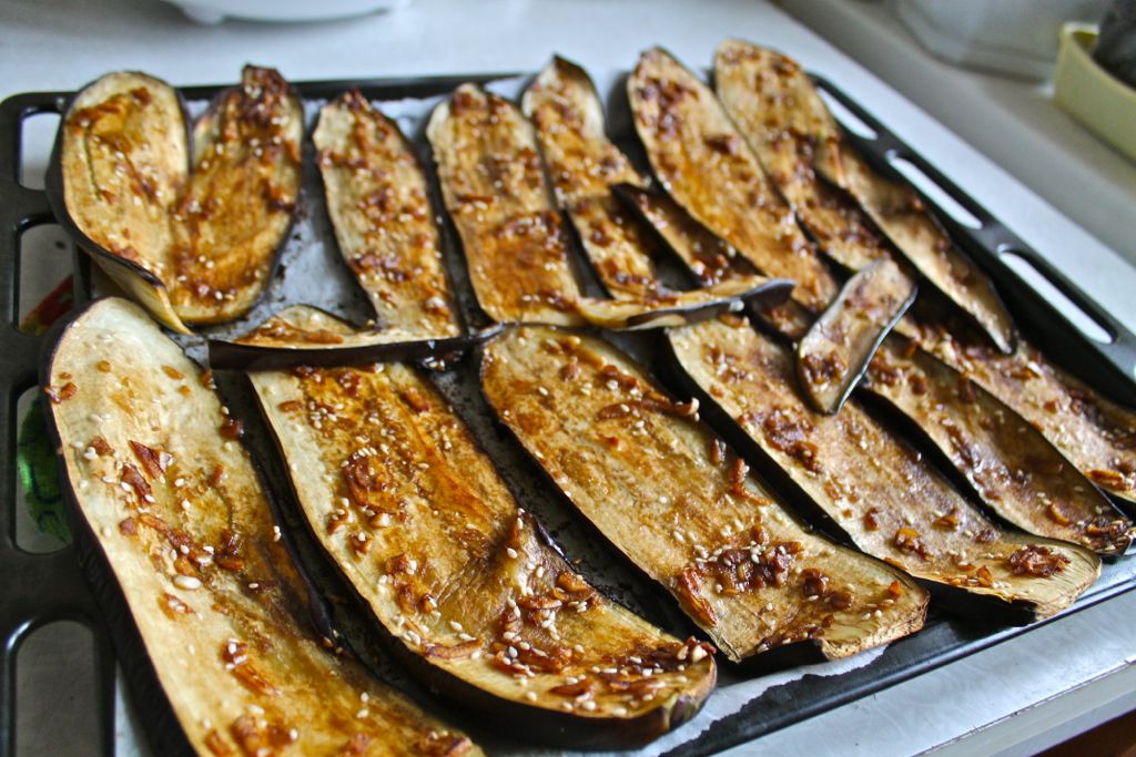 Jak připravit virální rolku s lilkem – levný a velmi chutný recept z několika ingrediencí