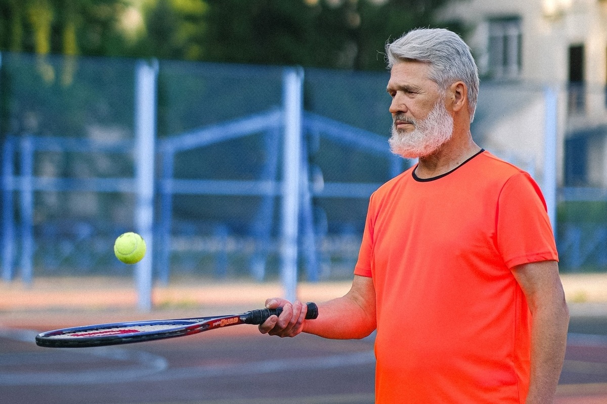 Ne běhat, ne chodit: sport, který mohou lidé starší 65 let provozovat každý týden, aby zůstali pohybliví