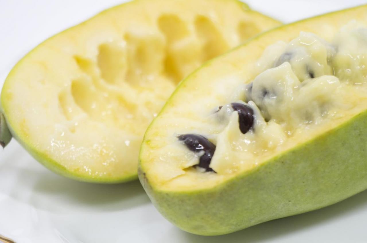 Chutná jako směs banánu, manga a ananasu. Je prospěšný pro srdce a kosti, obsahuje hodně vitamínu C.
