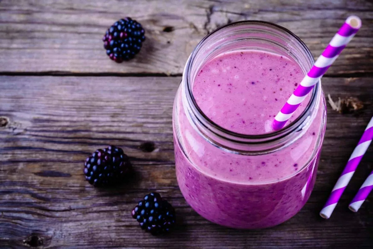 Jaký je účel smoothie z ostružin a ovesných vloček?