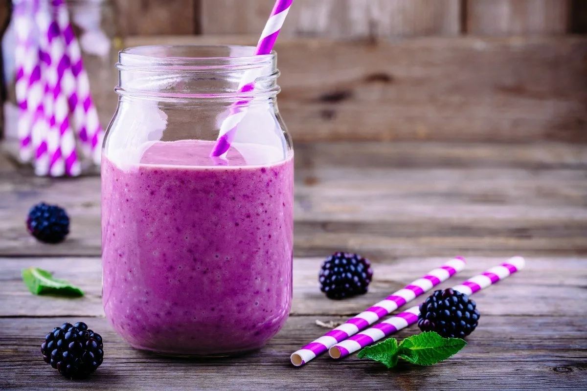Jaký je účel smoothie z ostružin a ovesných vloček?