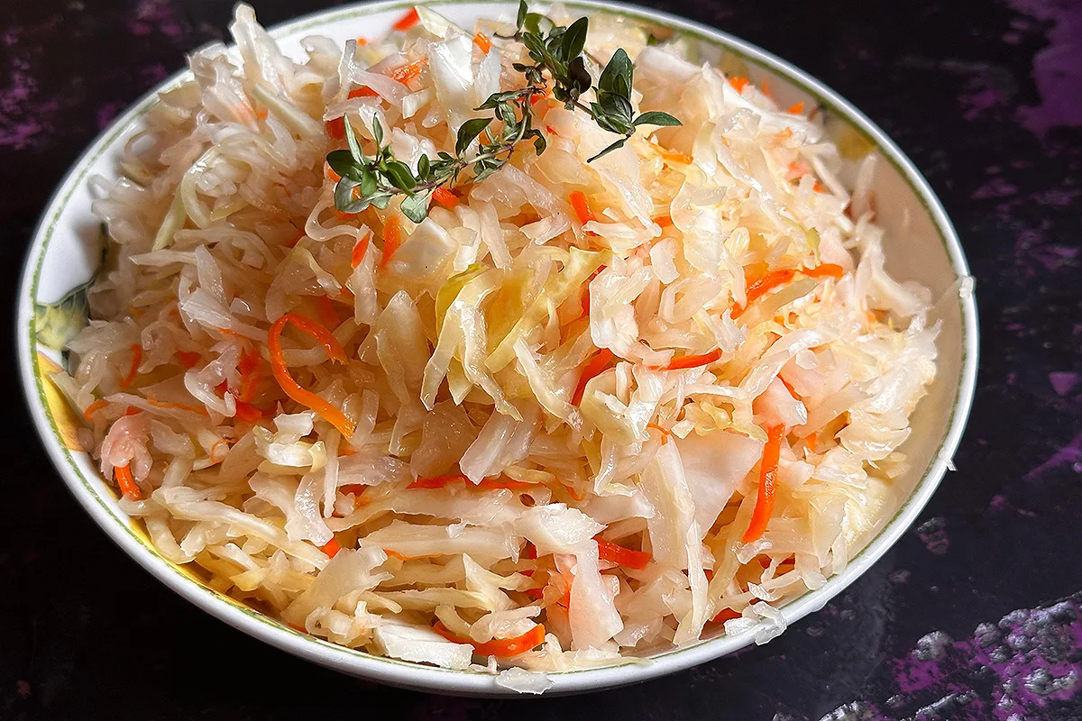 Jak přirozeně zmírnit nadýmání doma: nejlepší potraviny