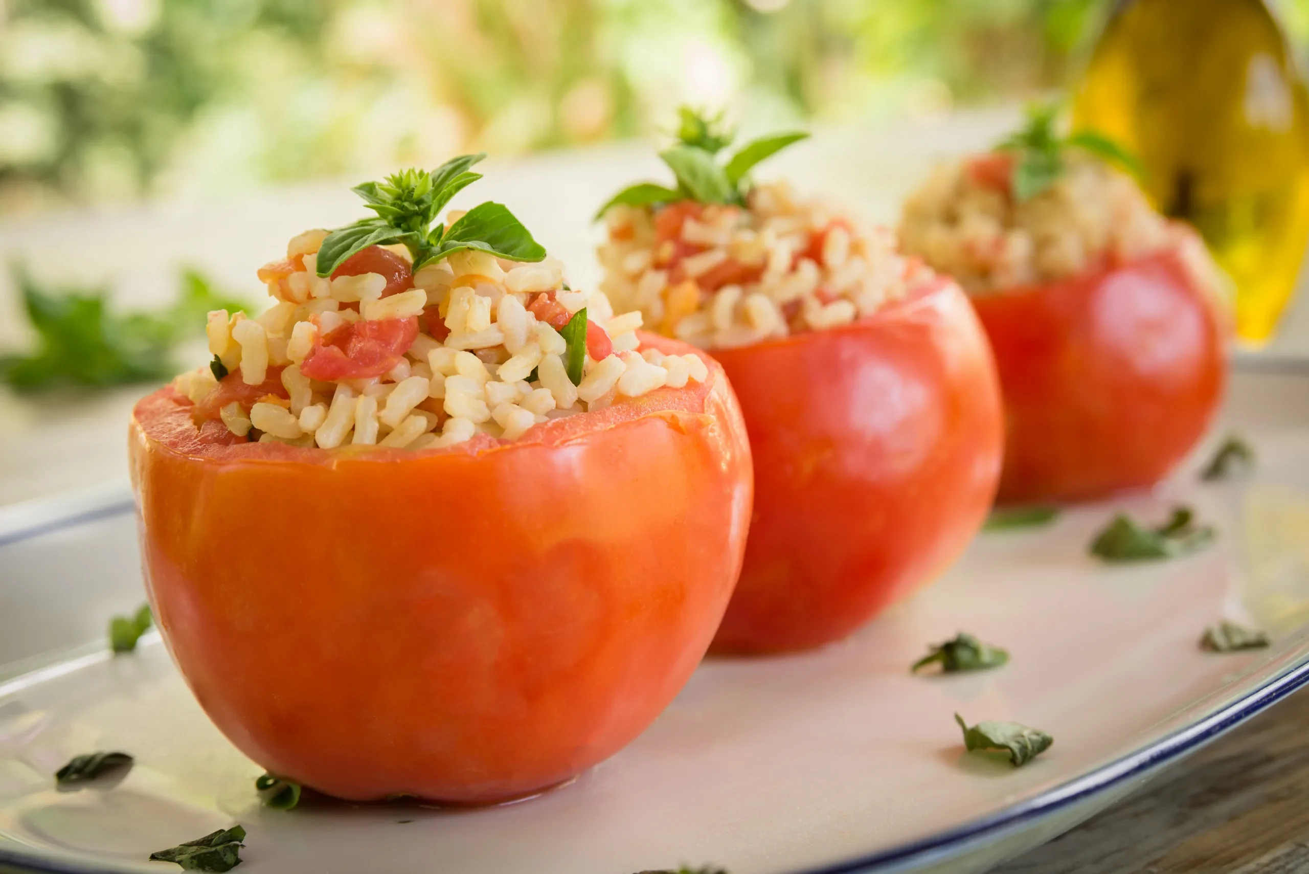 Jak připravit rajčata plněná rýží – velmi chutný a jednoduchý recept na letní dny