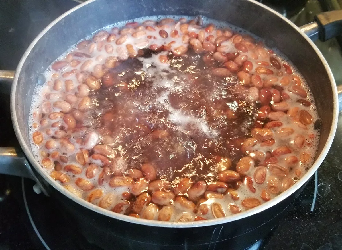 Zapomeňte na namáčení fazolí přes noc. Existuje lepší způsob, jak je připravit