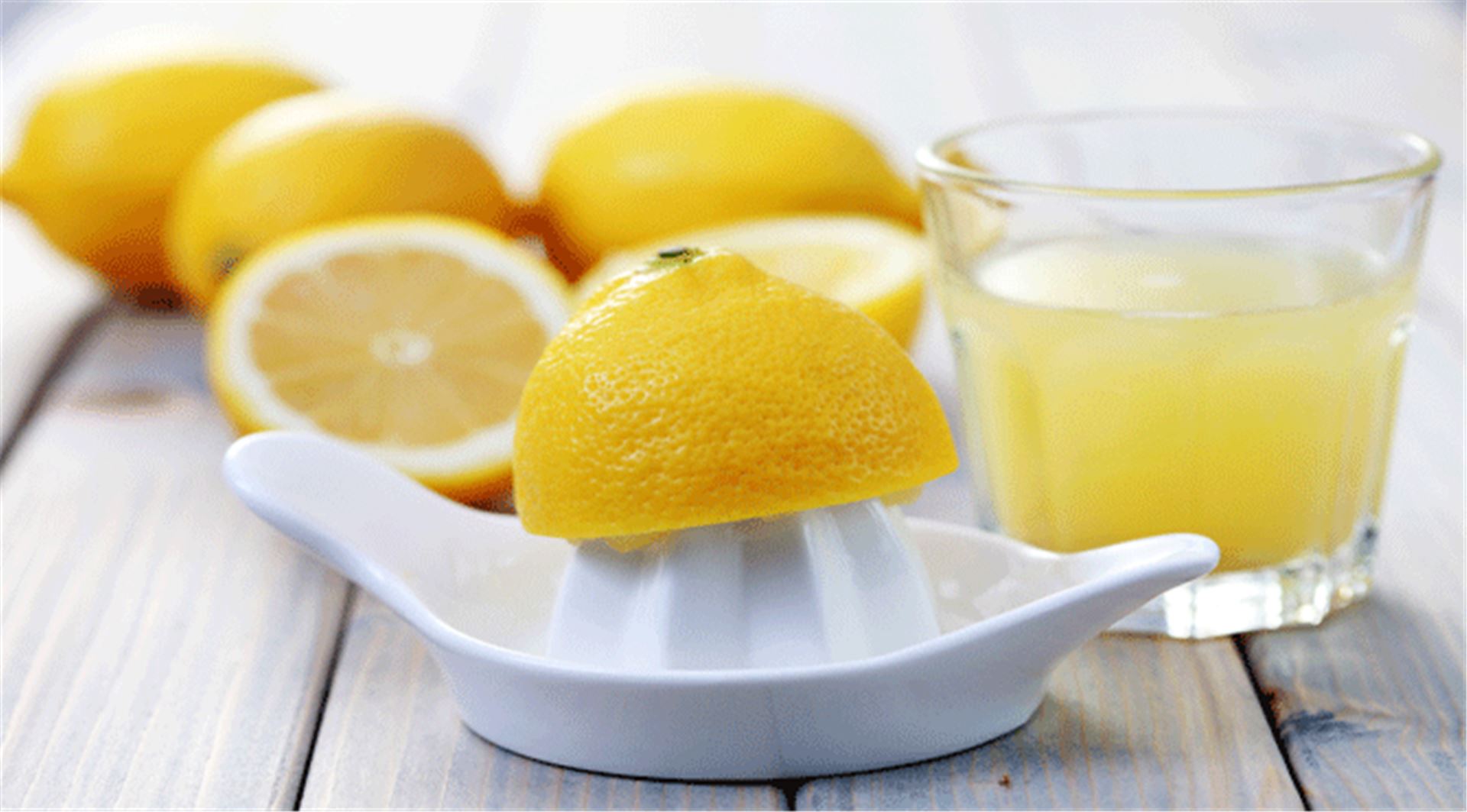 Proč se doporučuje používat citron jako zálivku na saláty?