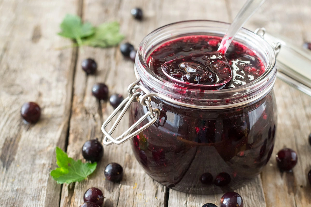 Toto je nejlepší recept na džem z černého rybízu. Bez jakýchkoli želírujících látek