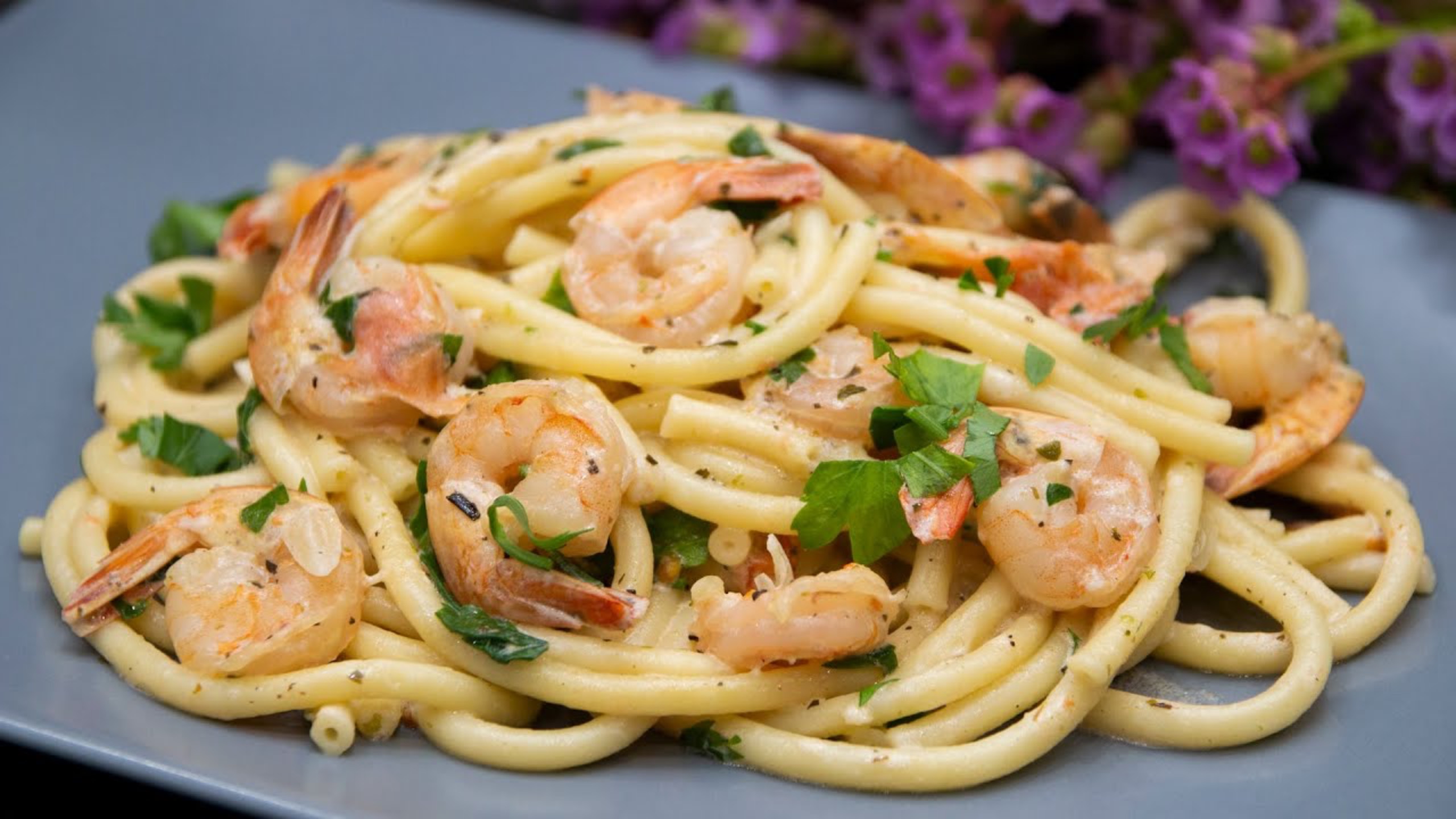 Recept na těstoviny s česnekem a krevetami – rychlé a jednoduché jídlo s chutí středomořské kuchyně