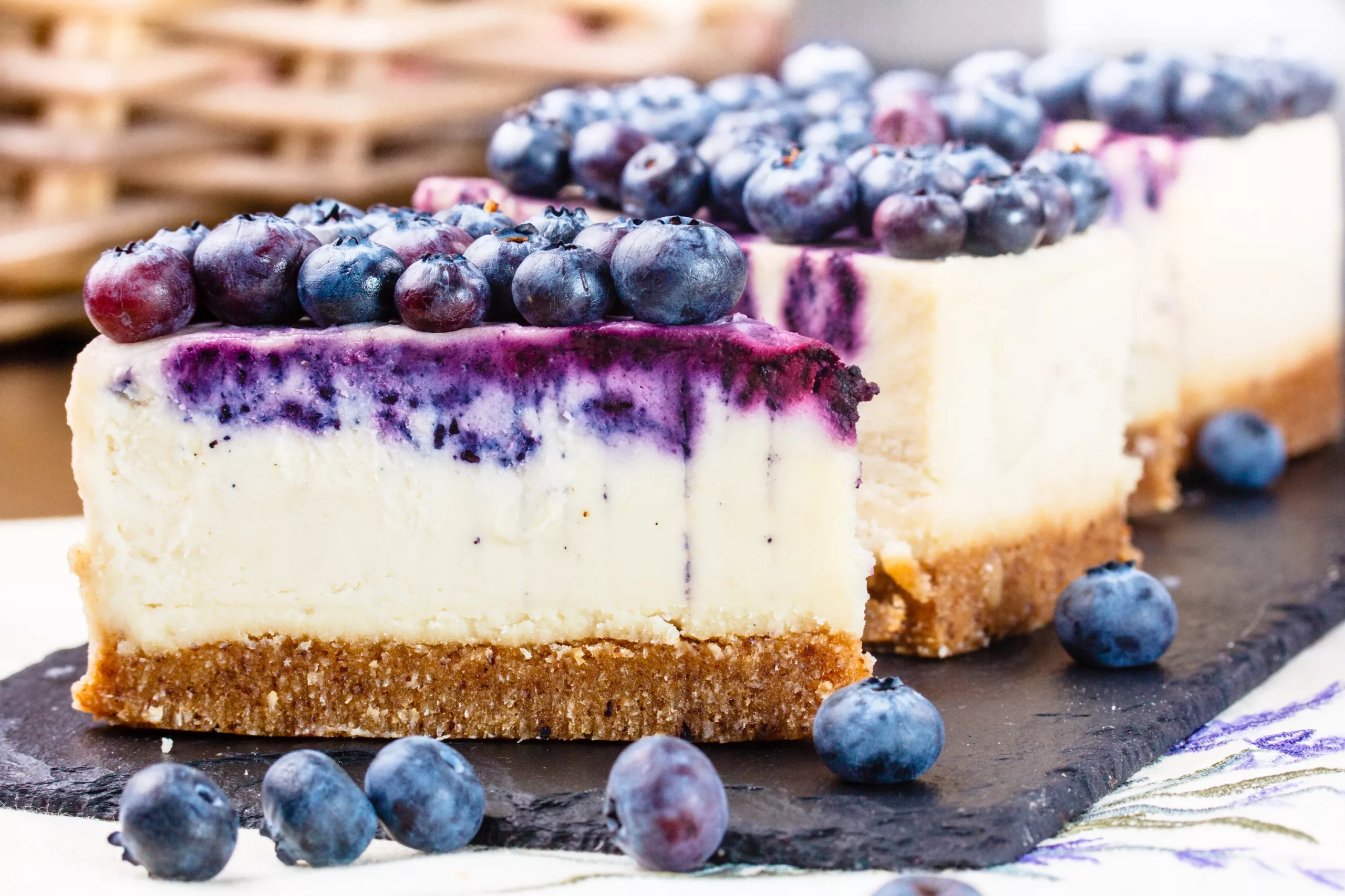 V sezóně borůvek připravuji tento studený cheesecake jednou týdně. Vyzkoušejte ideální dezert na léto.
