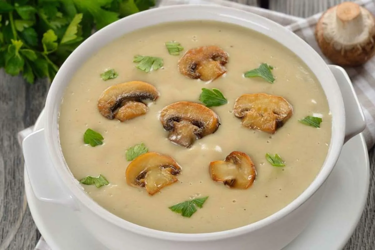Houbová polévka, ke které se vracím už mnoho let. Jedna ingredience udělá všechnu práci.